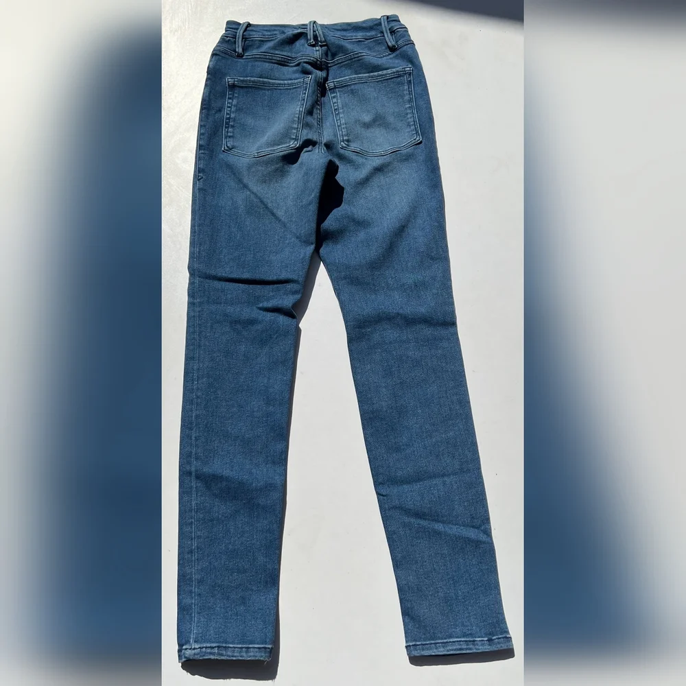 Good American Classic Denim Straight Leg Jeans - Picture 9 of 10